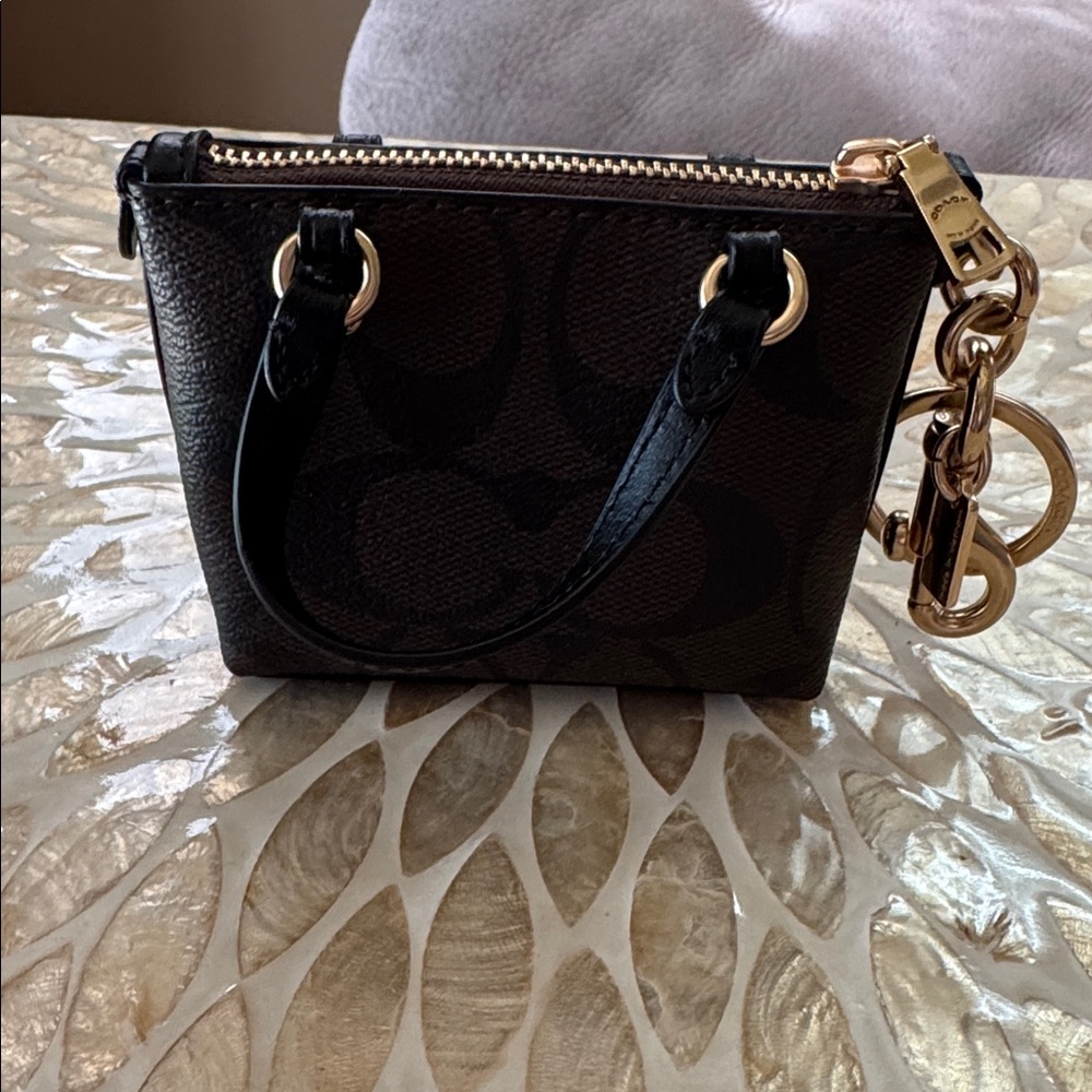 Coach signature C bag charm - Picture 2 of 5